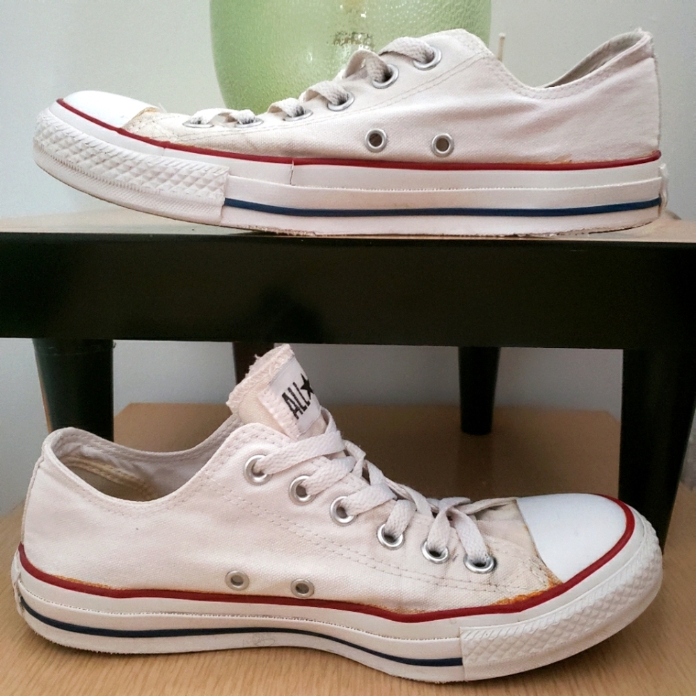 VGUC CTAS classic canvas low top white with red trim (8W; 6M)